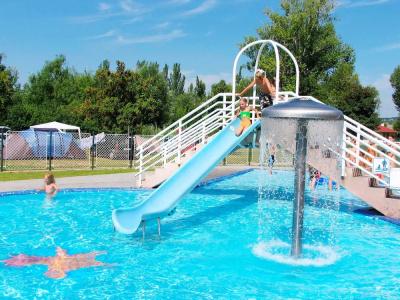 Happy Camp mobile homes in BalatonTourist Füred Camping & Bungalows - 0