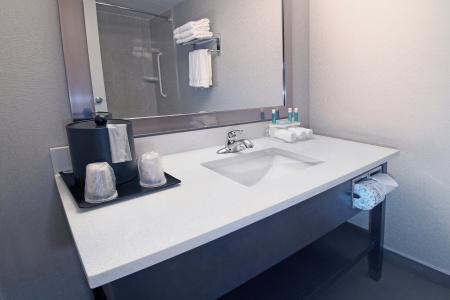 Holiday Inn Express and Suites, an IHG - 25