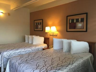 Van Ness Inn - 3