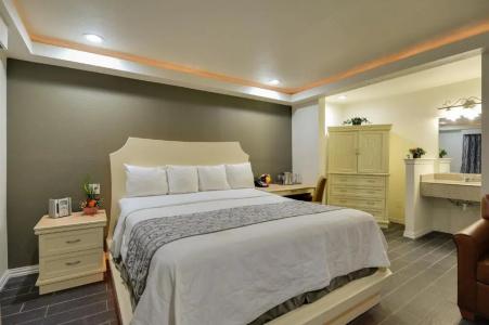 Romantic Inn & Suites - 60