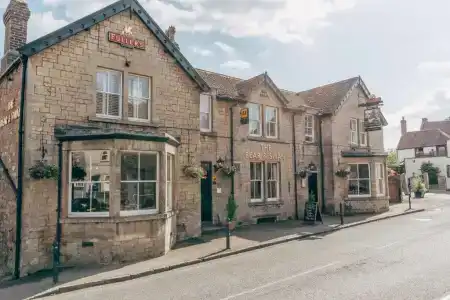 The Bear & Swan - 0