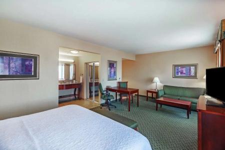 Hampton Inn & Suites West - 97