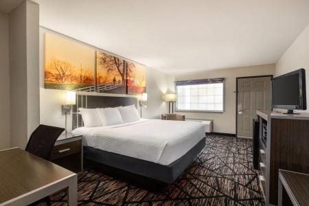 Days Inn by Wyndham San Antonio Near Fiesta Park - 4