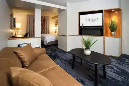 Fairfield Inn & Suites - 26