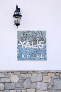 Yalis - 0