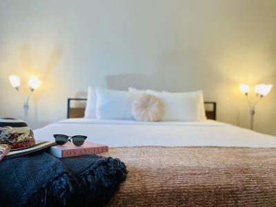 Days Inn by Wyndham Los Angeles - 5