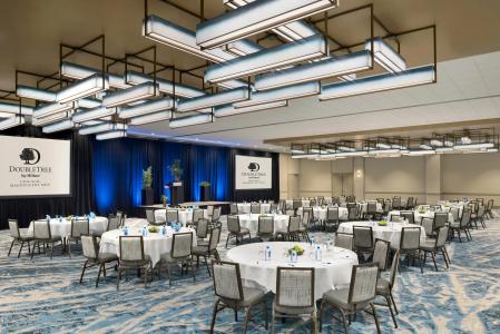 DoubleTree by Hilton Chicago Magnificent Mile - 35
