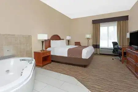 Baymont by Wyndham Riverwatch - 38
