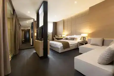 Dominic Smart & Luxury Suites - Republic Square - 68