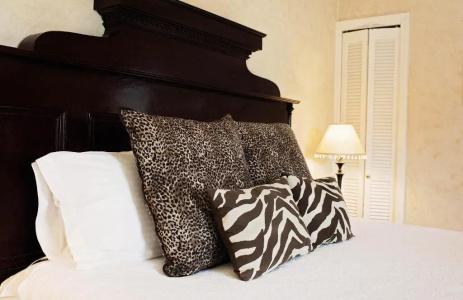 1801 First Luxury Inn - 11