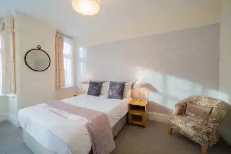 Lonsdale Guest House - 39