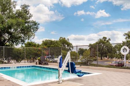 Comfort Suites - South Austin - 12