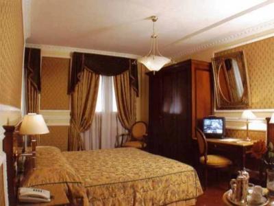 Champagne Palace - 2