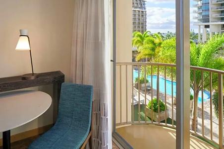 Embassy Suites by Hilton Waikiki Beach Walk - 96