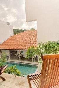 J, Unawatuna - 11