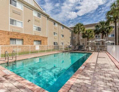 Suburban Studios Cape Coral - 7