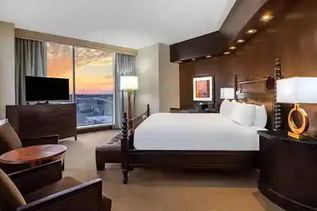 Renaissance Dallas North - 36