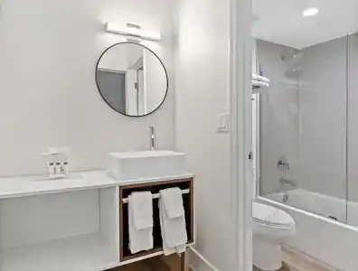 TraveInn & Suites by Wyndham Airport - 20