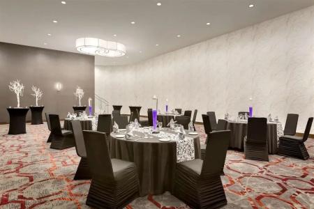 Doubletree by Hilton Airport, ON - 30