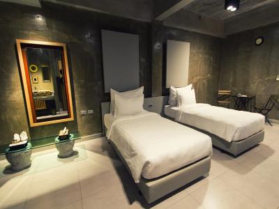 Kroque Boutique & Bistro - 4