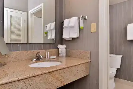 Courtyard by Marriott Dallas Northwest - 7