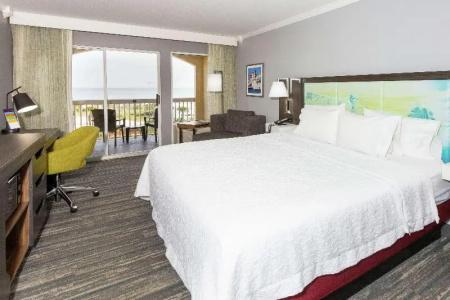 Hampton Inn - 77