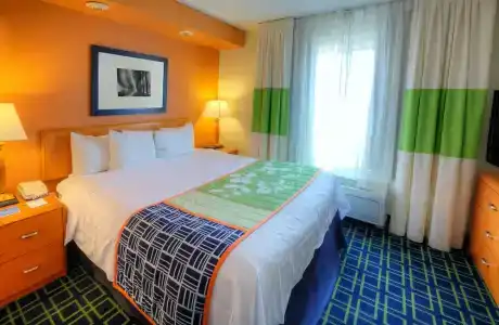 Fairfield Inn & Suites - 25