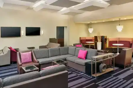 Courtyard By Marriott New York Jfk Airport - 16