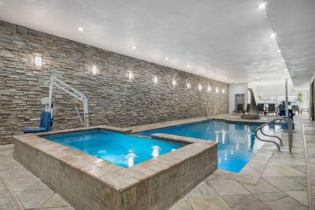 Hawthorn Suites by Wyndham - 13