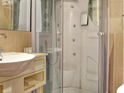 Queen's Astoria Design - 29