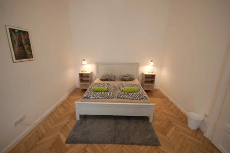 Friends Hostel & - 16