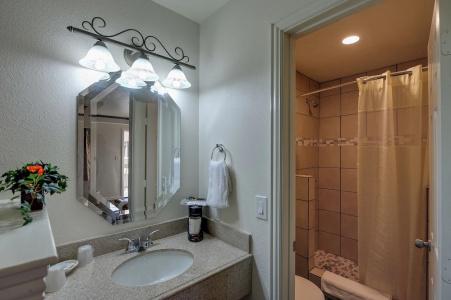 Romantic Inn & Suites - 51