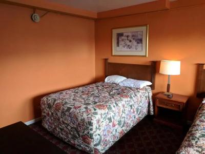 Skylark Motel - 3
