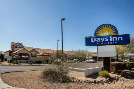Days Inn by Wyndham Phoenix North - 15