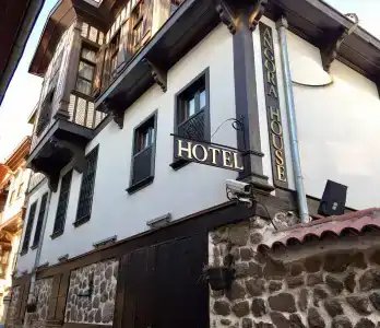 Angora House - 0