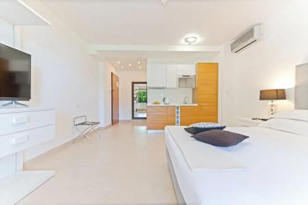 The Residence - 86