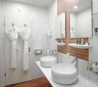 La Cour Des Augustins Boutique Gallery Design - 45