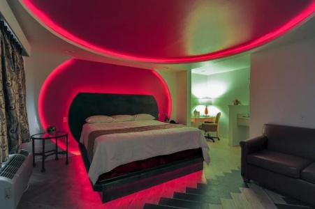 Romantic Inn & Suites - 45