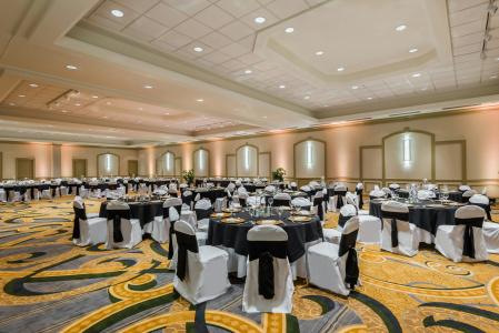 Hilton Indianapolis & Suites - 21
