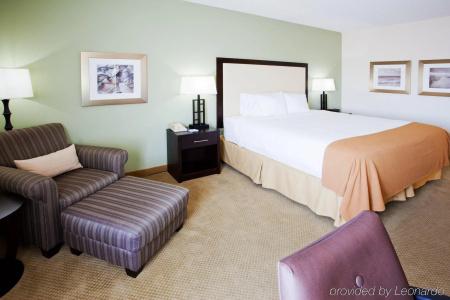 Holiday Inn Express-Broadway at the Beach, an IHG - 3
