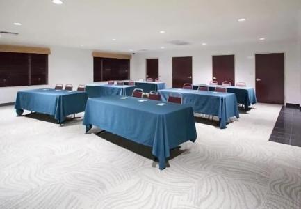 SpringHill Suites Portland Airport - 26