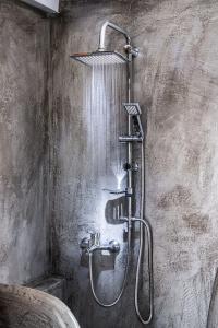 White and Grey - 289