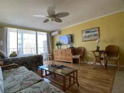 Tropical Studios At Marine Surf Waikiki - Free Parking - Best Location - Full Kitchen - Swimming Pool - 187