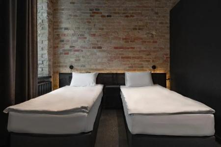 Globe Runner Hostel - 38