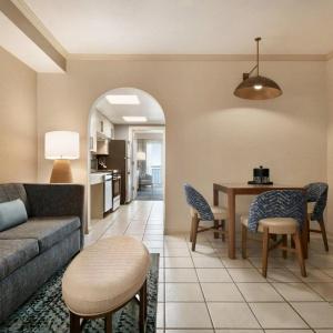 Holiday Inn & Suites, An Ihg - 39