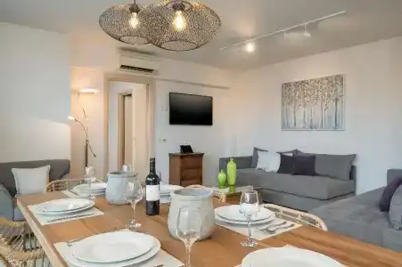 Trianon Luxury  & Suites - 311