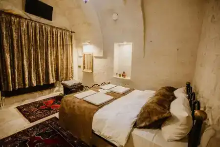 Romantic Cave - 32