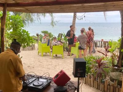 Secret Beach Bungalows - 10