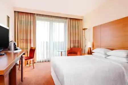 Sheraton Duesseldorf Airport - 52