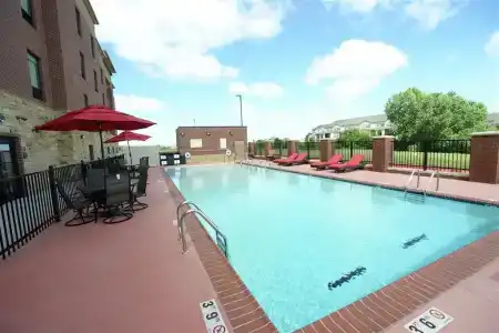 Hampton Inn & Suites Airport - 15